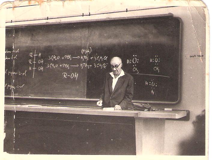 PikiWiki_Israel_17008_Professor_Yeshayahu_Leibowitz_Lecturing_in_the_He
